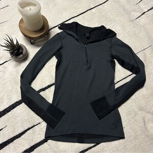 Helly Hansen 3/4 zip base layer gray and black size Small